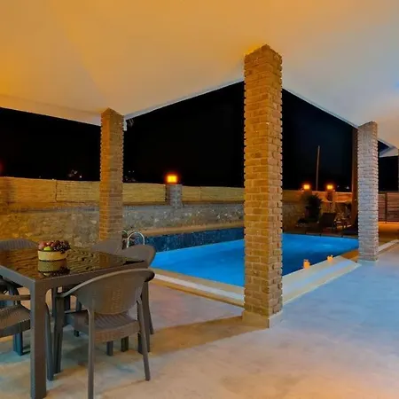 Artan 1 / Yesiluezuemlue Hotel